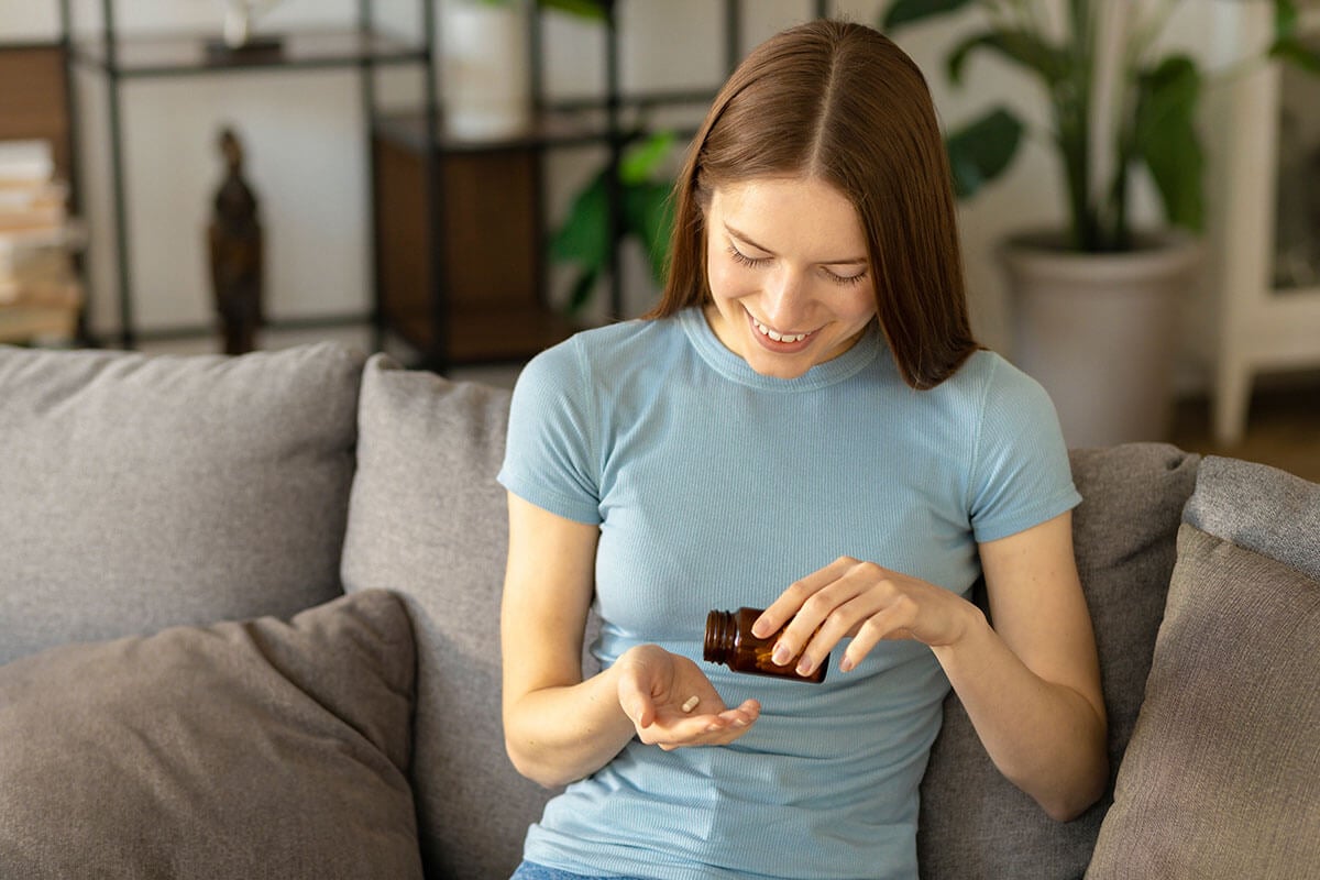 kobieta kapsułki kora sosny