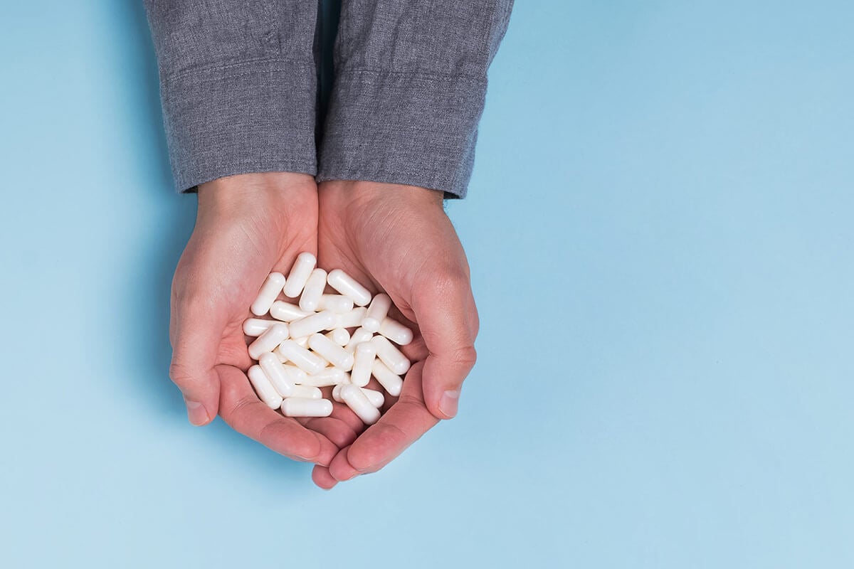 mężczyzna stosujący probiotyk