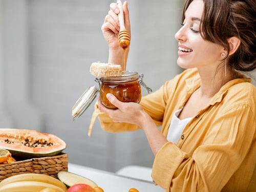 Miód na przeziębienie - jaki wybrać?