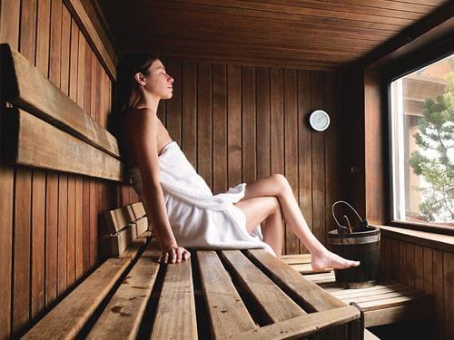 Sauna na przeziębienie – pomaga czy szkodzi?