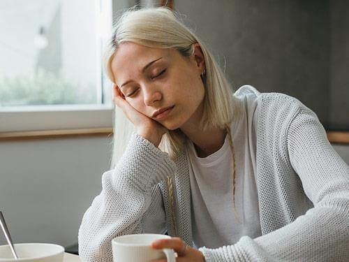 Senność po jedzeniu - o czym świadczy?