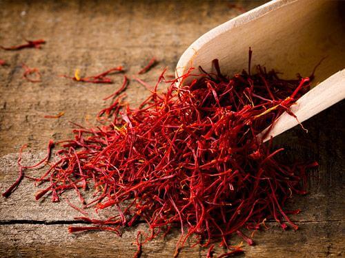 Szafran - właściwości, działanie i zastosowanie