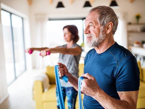 Ćwiczenia dla seniora w domu. Jaki trening osób starszych?