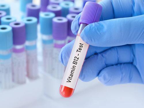 Niedobór witaminy B12 - przyczyny, objawy