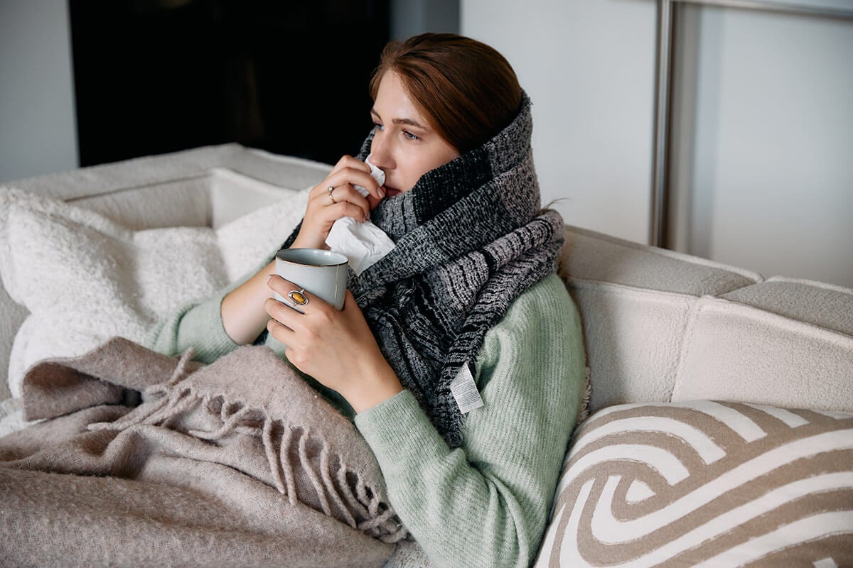 przeziębiona kobieta